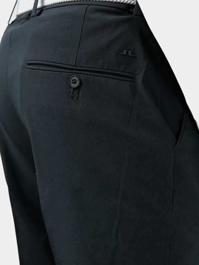J.Lindeberg Vent Tight Golf Bermuda schwarz