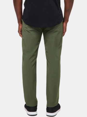 TravisMathew OTC TECH CHINO Hose oliv