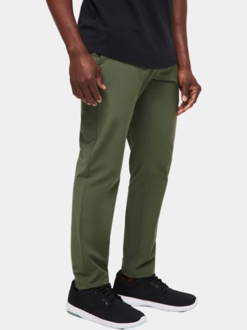 TravisMathew  OTC TECH CHINO Hose oliv