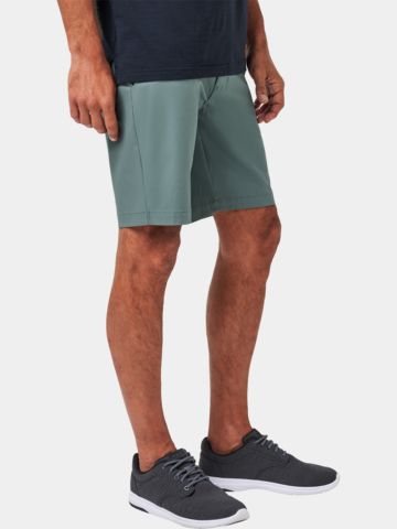 TravisMathew WANDERLUST SHORT Bermuda Hose oliv