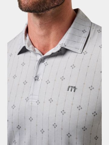 TravisMathew  Polokošile FEATHERWEIGHT DECO s krátkým rukávem světle šedá